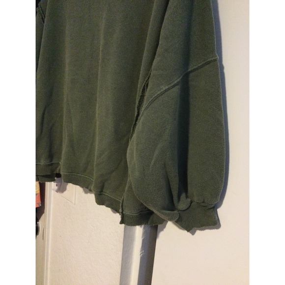 We The Free Distressed Sweatshirt Green Raw Hem Long Sleeve Casual Women Sz M - Picture 3 of 14